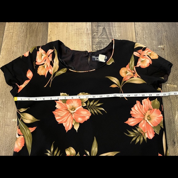 SOLD Vintage Black Floral Short Sleeve Dress - Picture 13 of 13